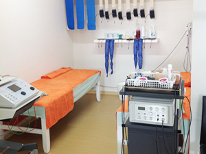 和歌山県海南市、整骨・美容・交通事故はうえなか接骨院(電話:073-497-7703 住所:〒642-0023 和歌山県海南市重根430-10 ※駐車場あり)