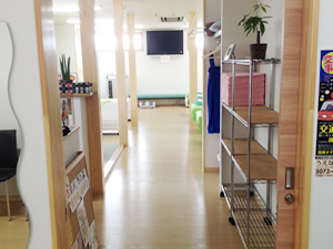 和歌山県海南市、整骨・美容・交通事故はうえなか接骨院(電話:073-497-7703 住所:〒642-0023 和歌山県海南市重根430-10 ※駐車場あり)